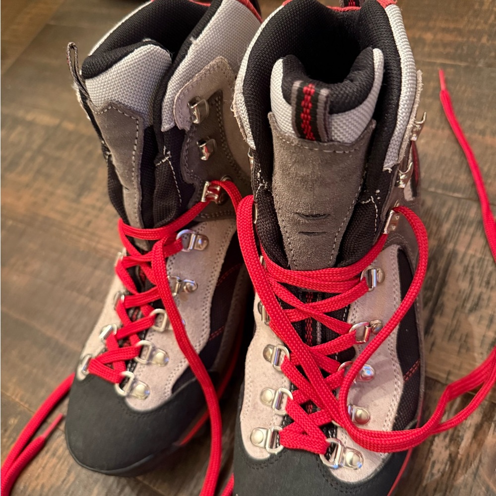 Stylish Women's Hiking Boots with Red Laces